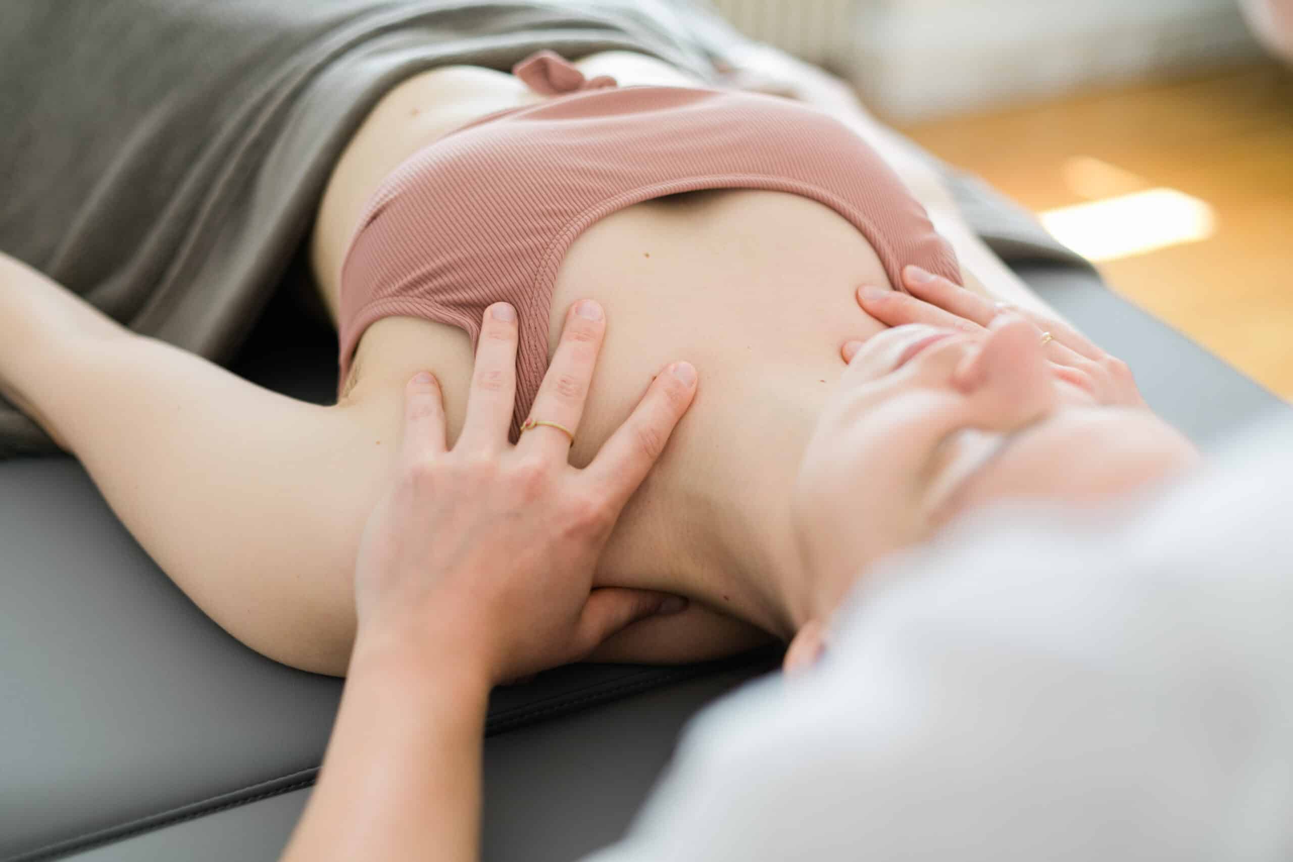 Osteopathische Behandlung am Kopf
